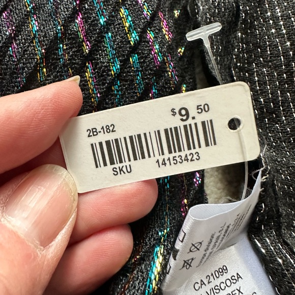 Set of 2 Ardene glittery scarves - Picture 3 of 3